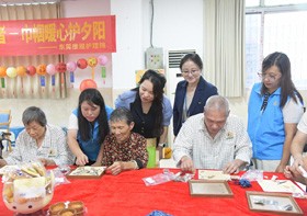 中秋送暖意，巾帼护桑榆|清溪镇妇联走进护理院开展关爱长者活动